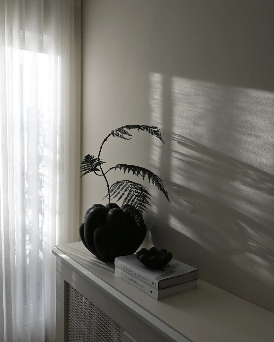 綻放花瓶,小 - 黑色