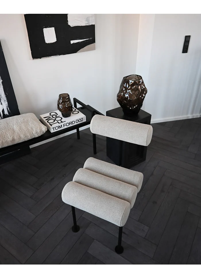 Hiro 餐椅 - 黑色框架 - 沙色