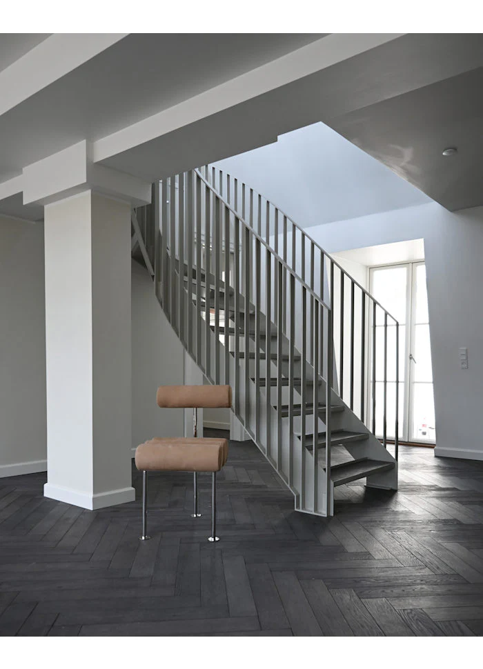 Hiro 餐椅 - 拋光不鏽鋼 - 磨砂牛皮革