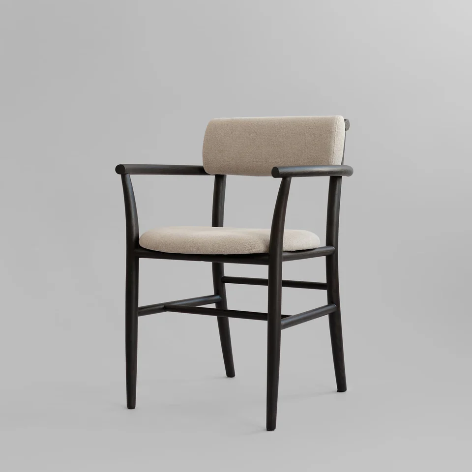 Nama 餐椅(扶手款)－咖啡黑橡木 × 亞麻布料(沙色)