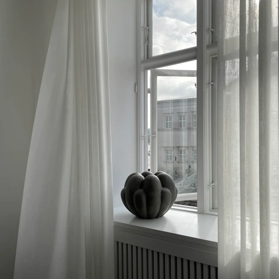 綻放花瓶,小 - 深灰色