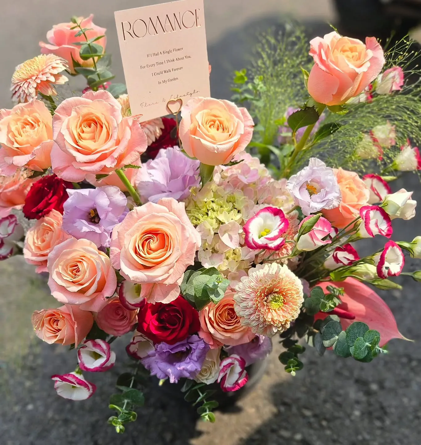 玫瑰鮮花花禮盒｜台中客製化花束｜台中花藝教學