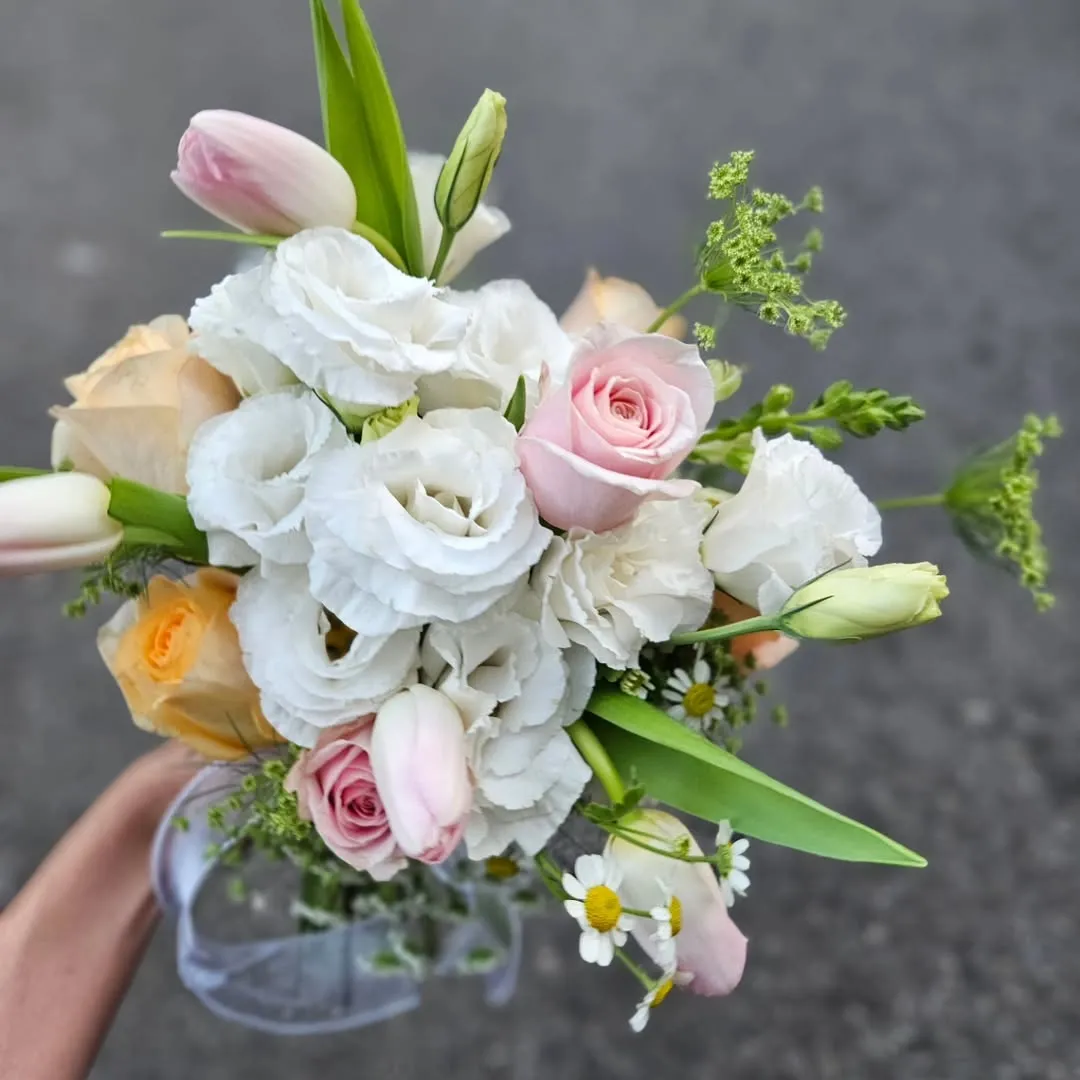 一束鬱金香的捧花｜台中花束訂製｜台中花束設計