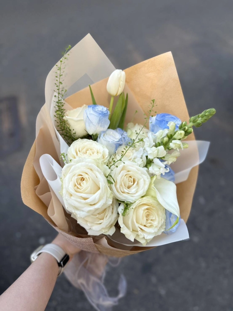 蔚藍天空-鮮花花束