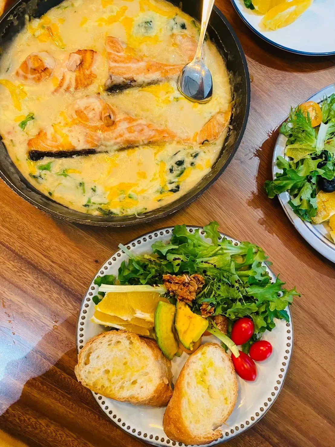 奶油鮭魚與綠色沙拉給身體一份最溫柔的擁抱