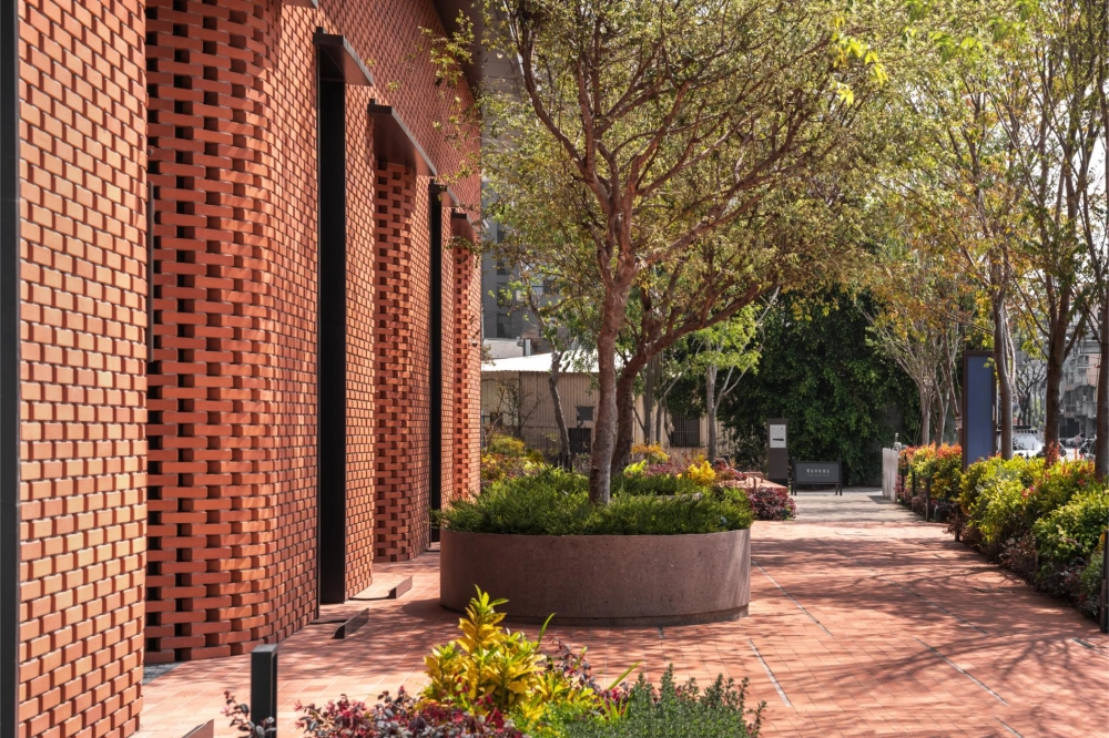 昕昕裏山 ‧ Life with Light