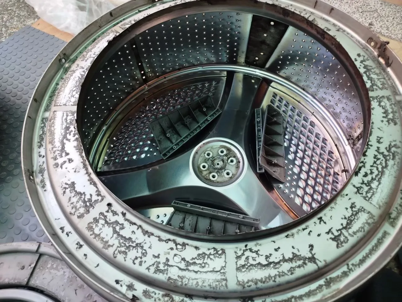 滾筒式洗衣機10