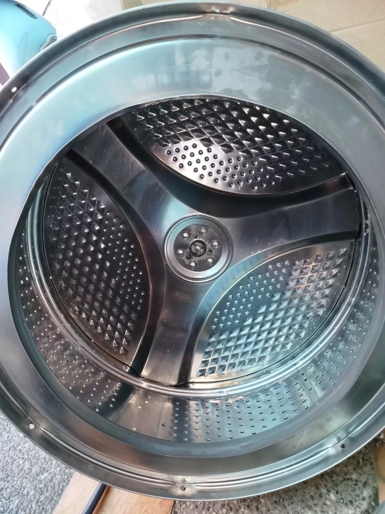 滾筒式洗衣機10