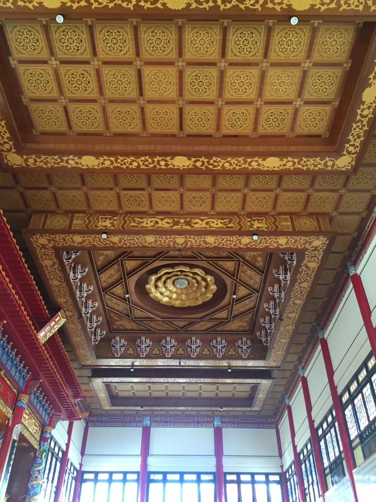 東馬山打根普濟寺藻井整修