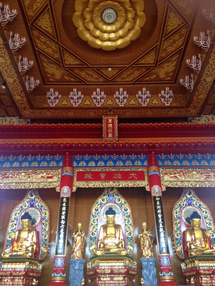 東馬山打根普濟寺藻井整修