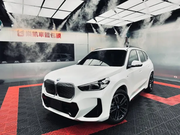 BMW IX1 重金屬白改色膜