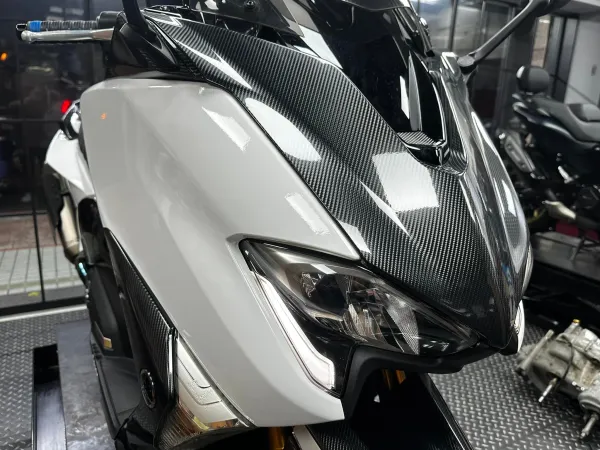 Tmax 鏡面白碳纖維包膜