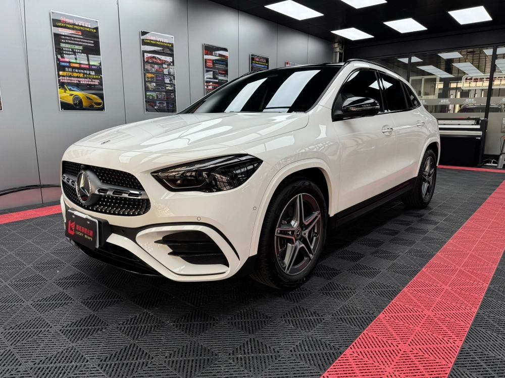 M.Benz GLA200
