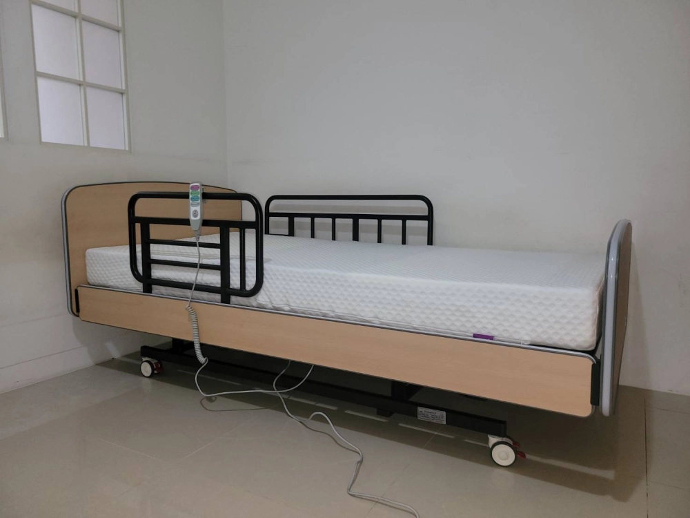 暖心電動床，櫸木色床框