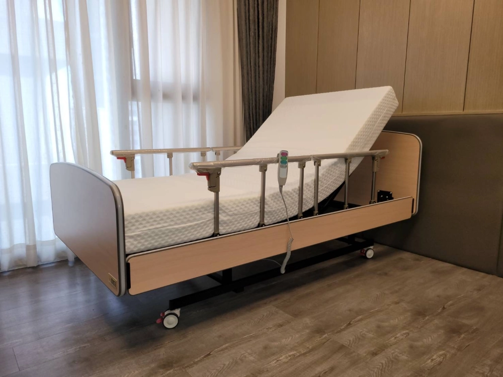 換裝雙開扶手，方便照顧者操作