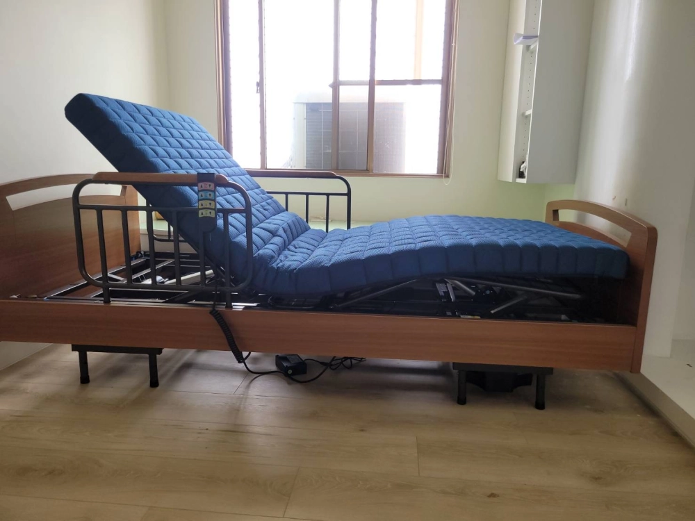 選用睡感偏硬的4D透氣分壓床墊。