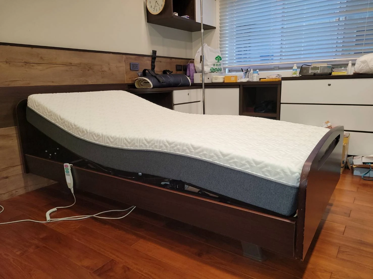 暖心電動床JHCB106,更換五段式釋壓床墊，家屬接續使用