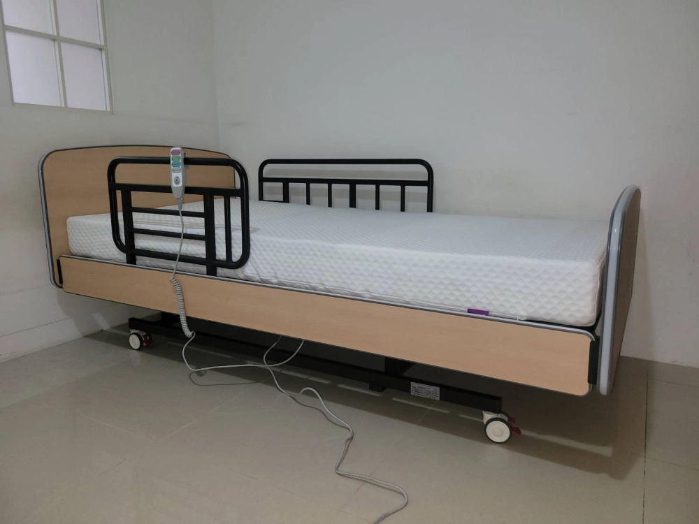 暖心電動床，櫸木色床框