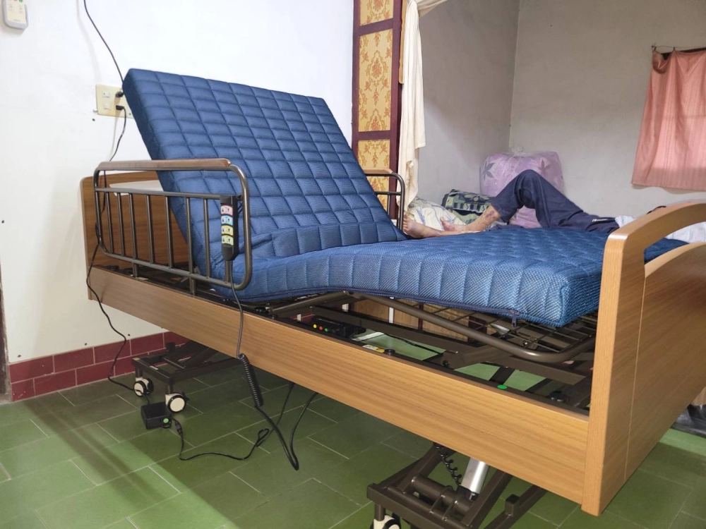 四馬達居家電動床，搭配4D透氣分壓床墊