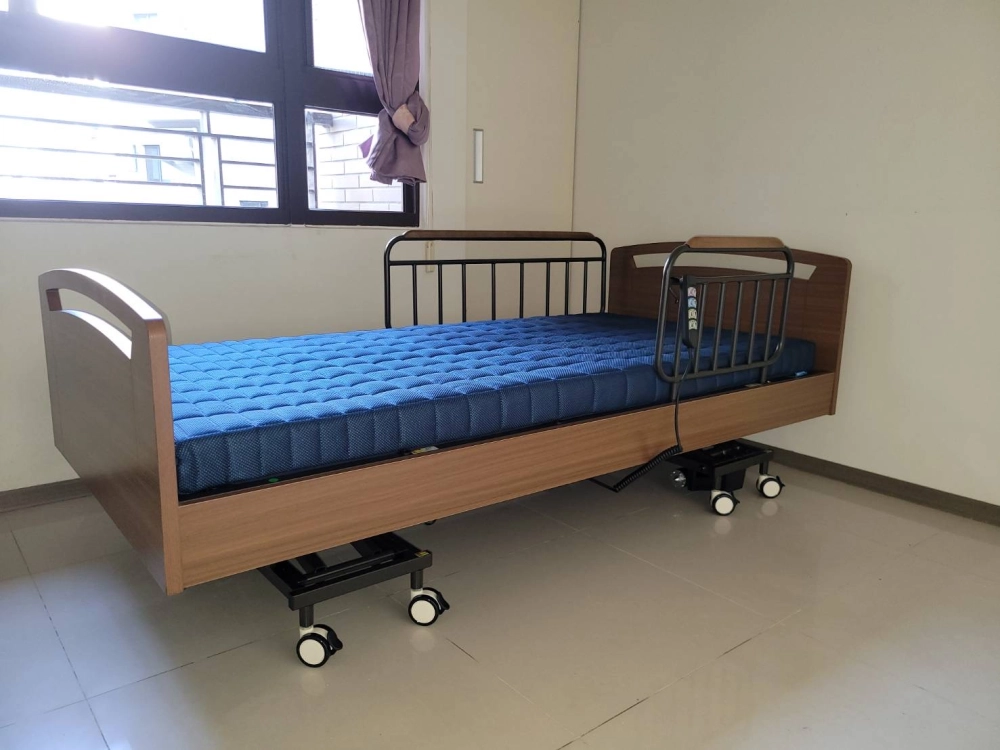 四馬達居家電動床》搭配4D透氣分壓床墊（睡覺硬Q)