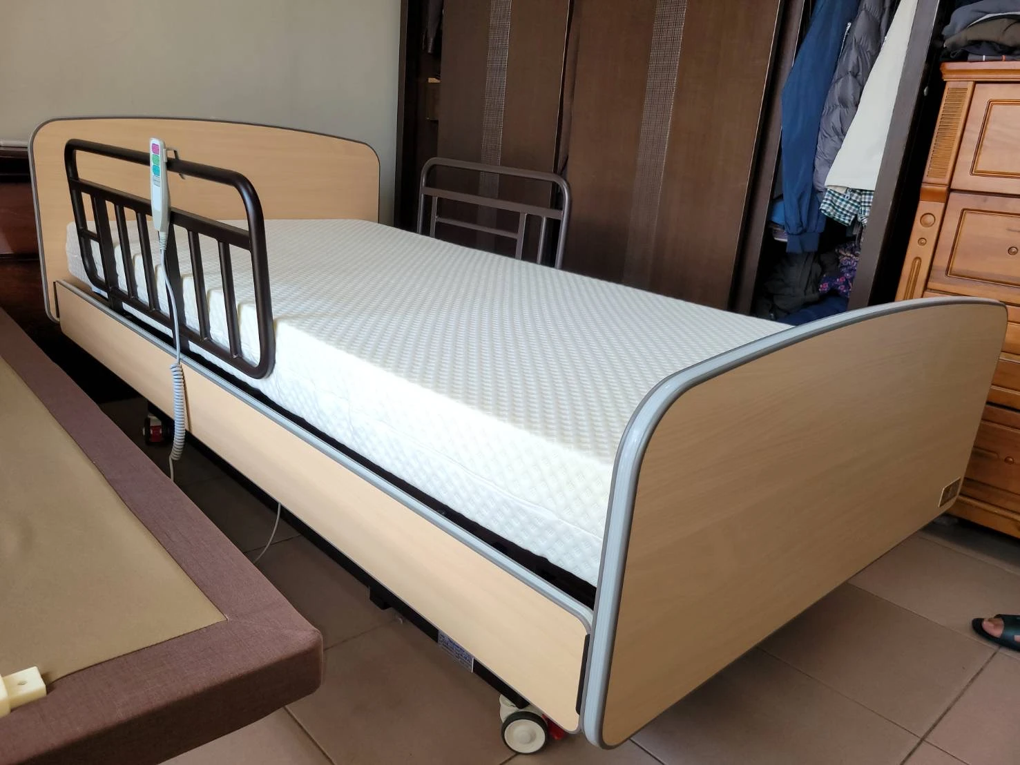 暖心電動床搭配《七段式釋壓床墊（厚15公分）》