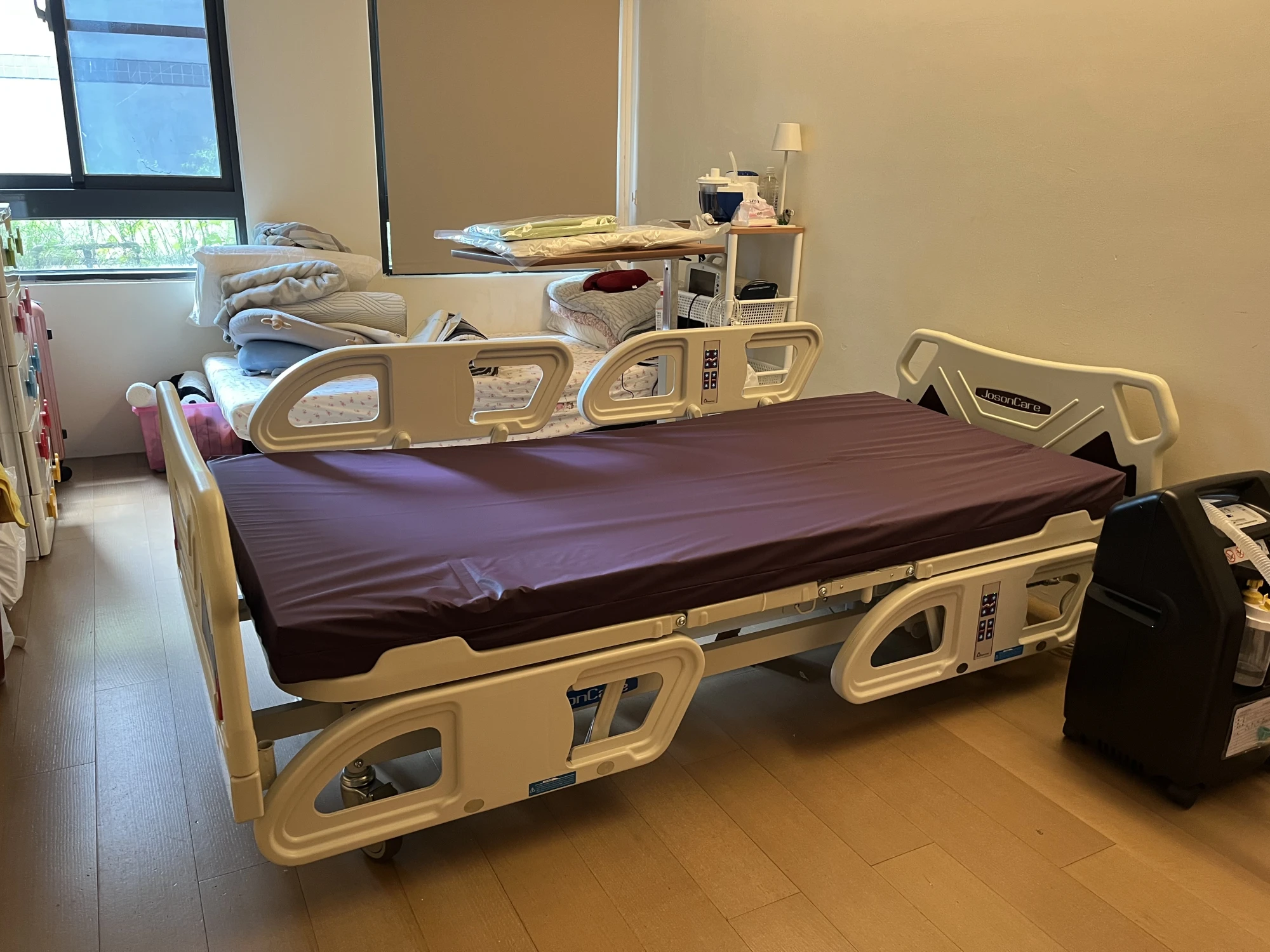 旗艦型電動床ES-05HDS(左右床側扶手設有操作面板）