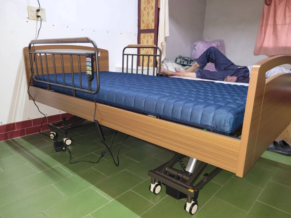 四馬達居家電動床，搭配4D透氣分壓床墊