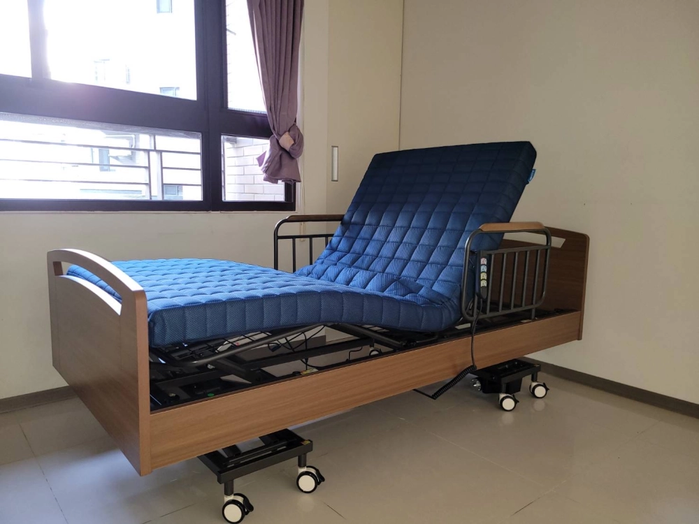 四馬達居家電動床》搭配4D透氣分壓床墊（睡覺硬Q)