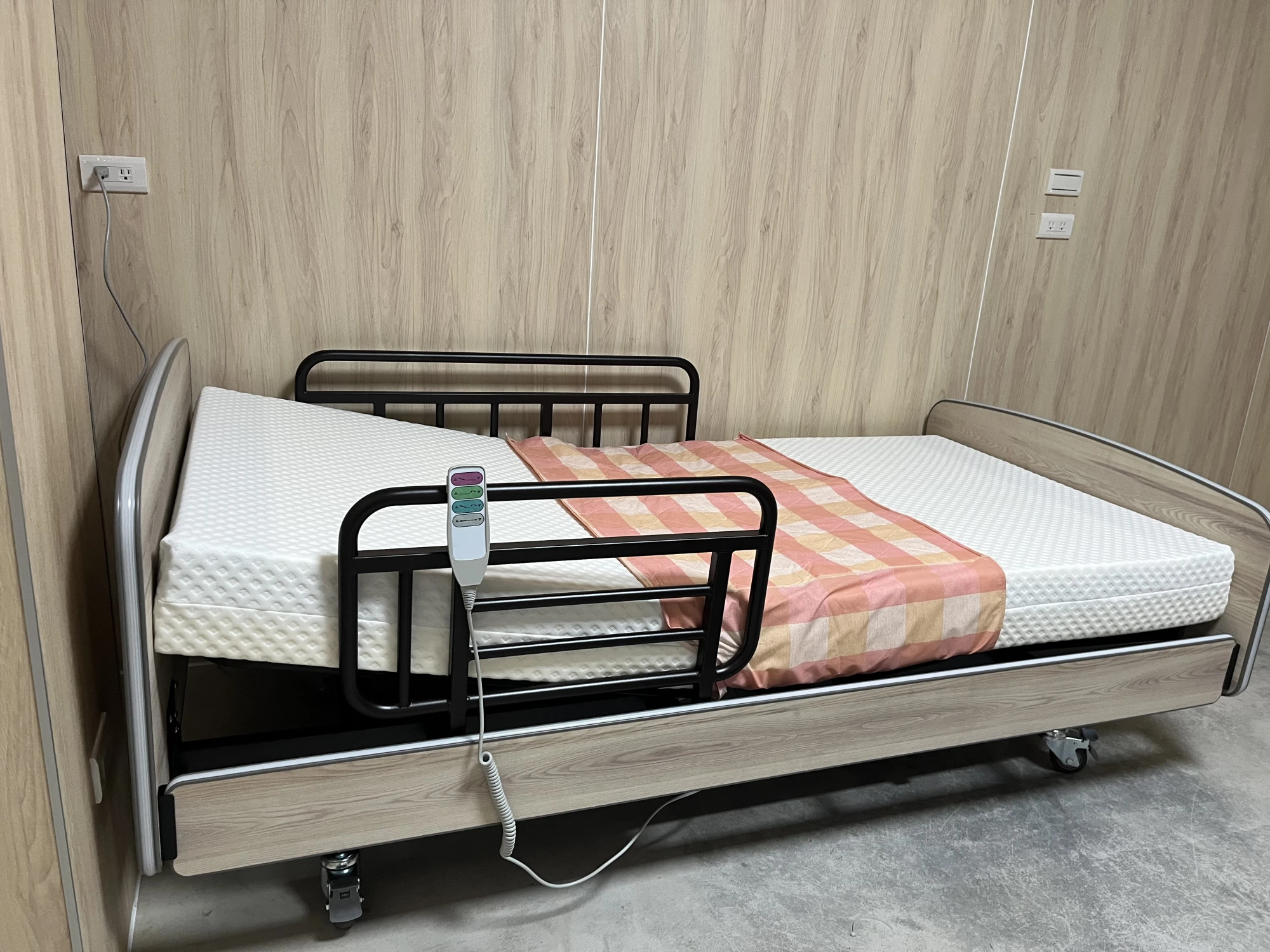 暖心電動床JHCB106搭配#七段式釋壓床墊(厚15公分）
