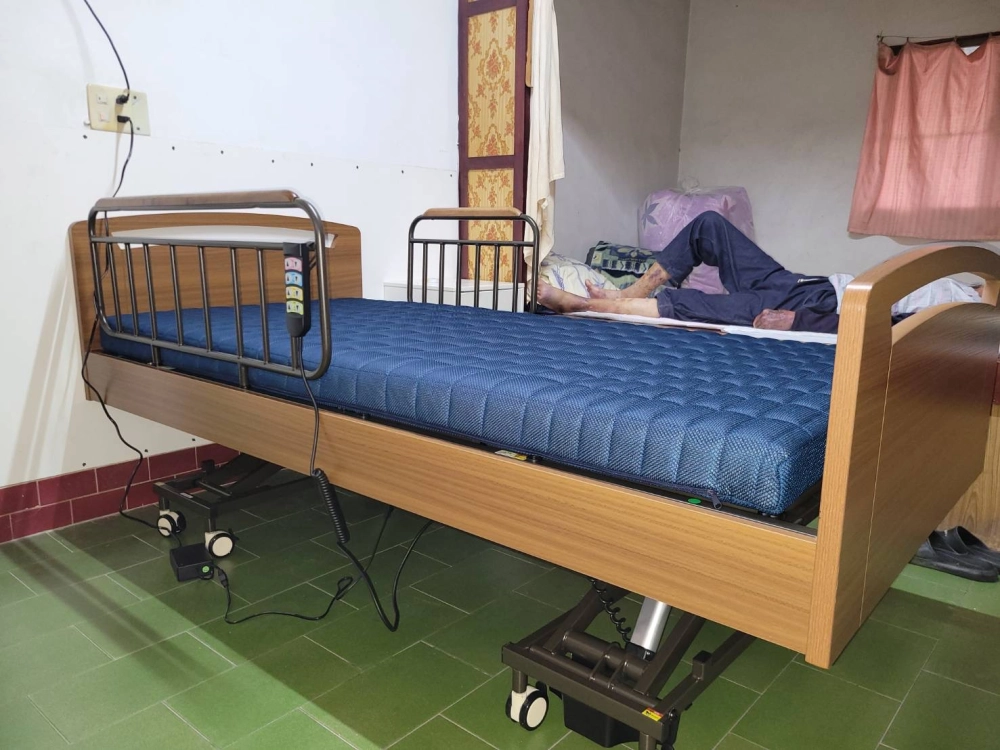 四馬達居家電動床，搭配4D透氣分壓床墊