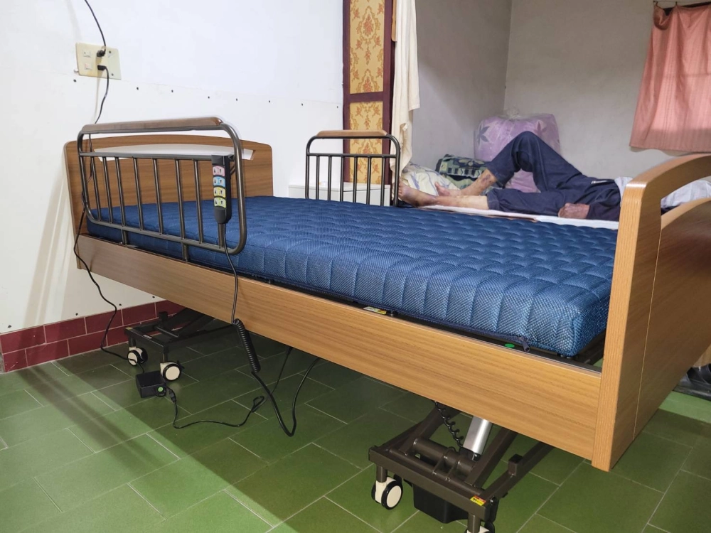 四馬達居家電動床，搭配4D透氣分壓床墊