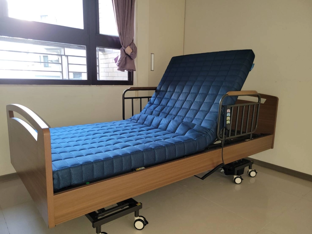 四馬達居家電動床》搭配4D透氣分壓床墊（睡覺硬Q)