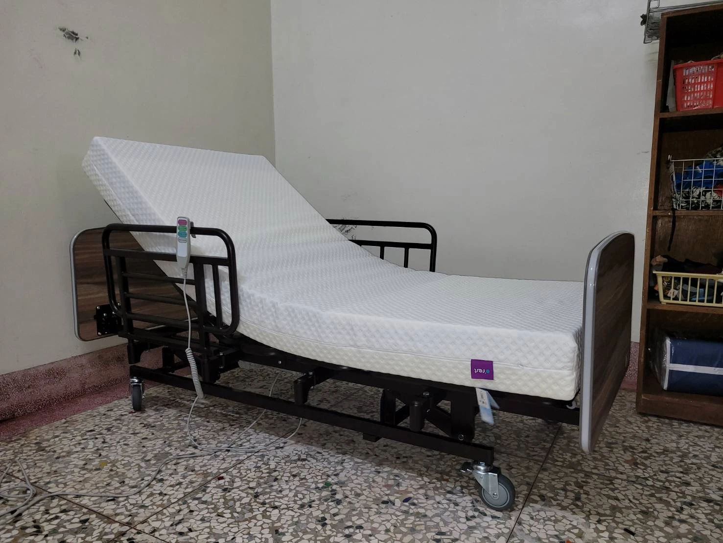 樂齡電動床搭配七段式釋壓床墊（厚15公分）