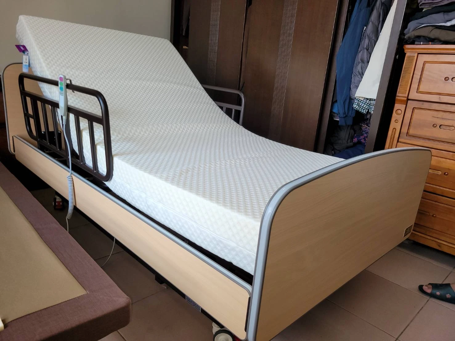 暖心電動床搭配《七段式釋壓床墊（厚15公分）》