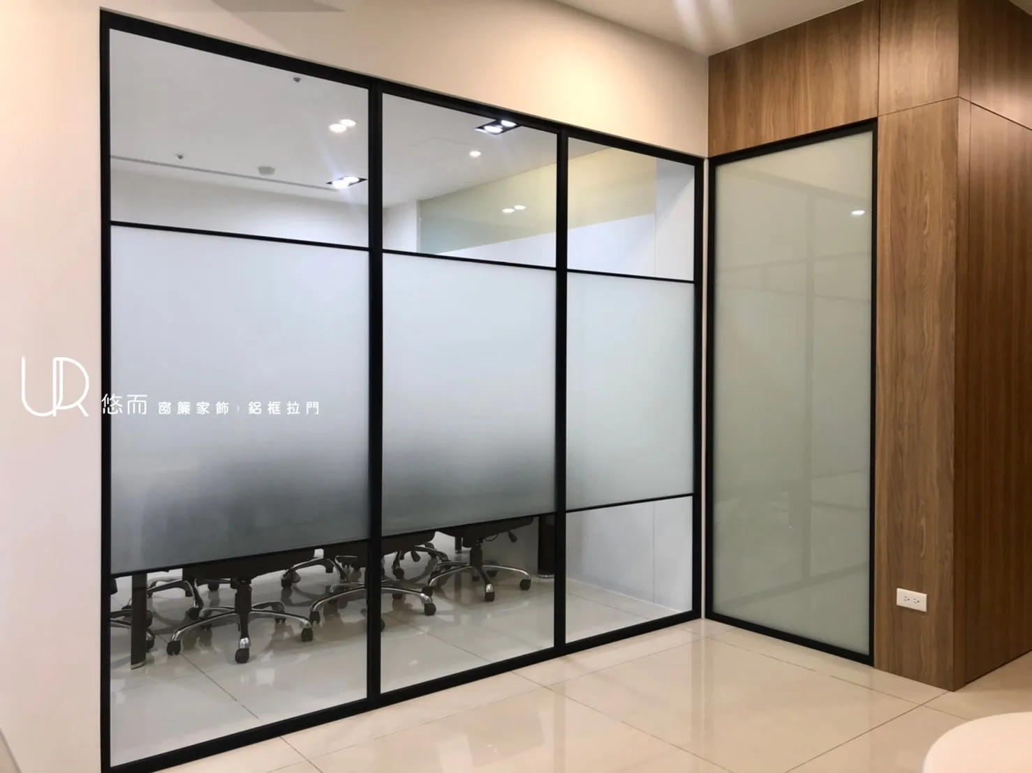 固定屏風/銷光黑/清玻+噴砂