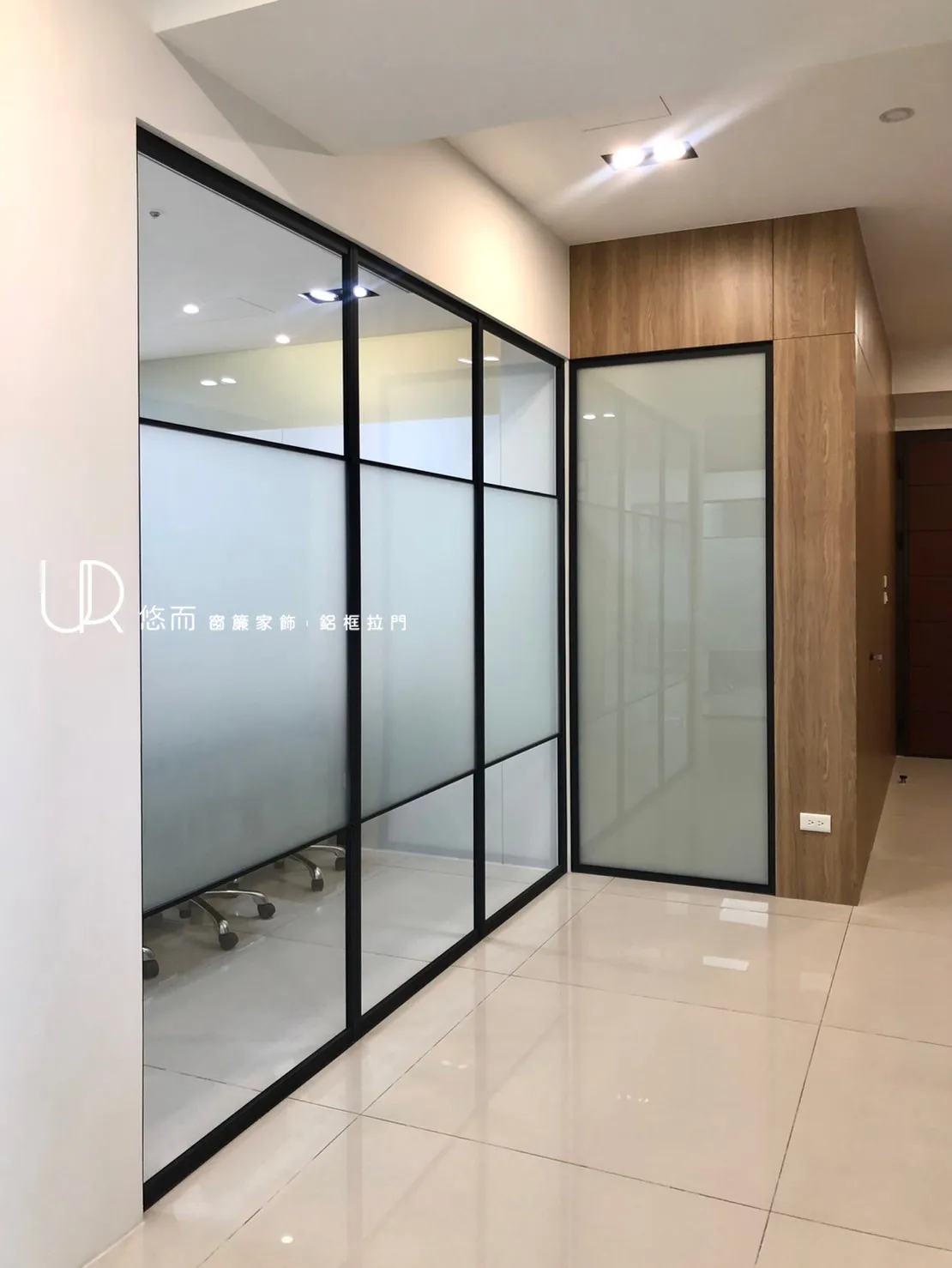 固定屏風/銷光黑/清玻+噴砂