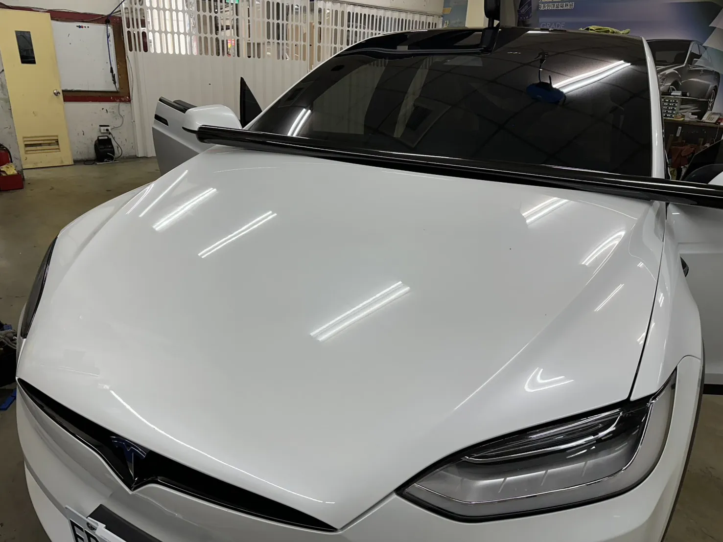 施工案例-特斯拉MX 前檔貼丹龍