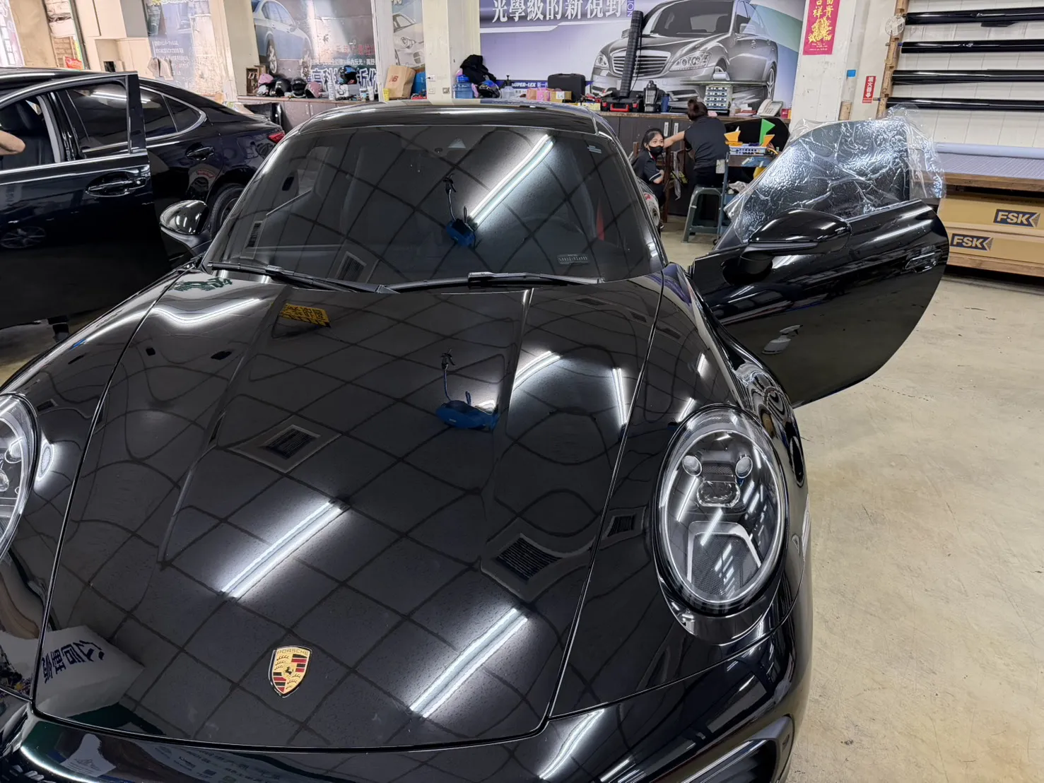保時捷加貼隔熱紙非常的漂亮-台中隔熱紙/台中特斯拉隔熱紙