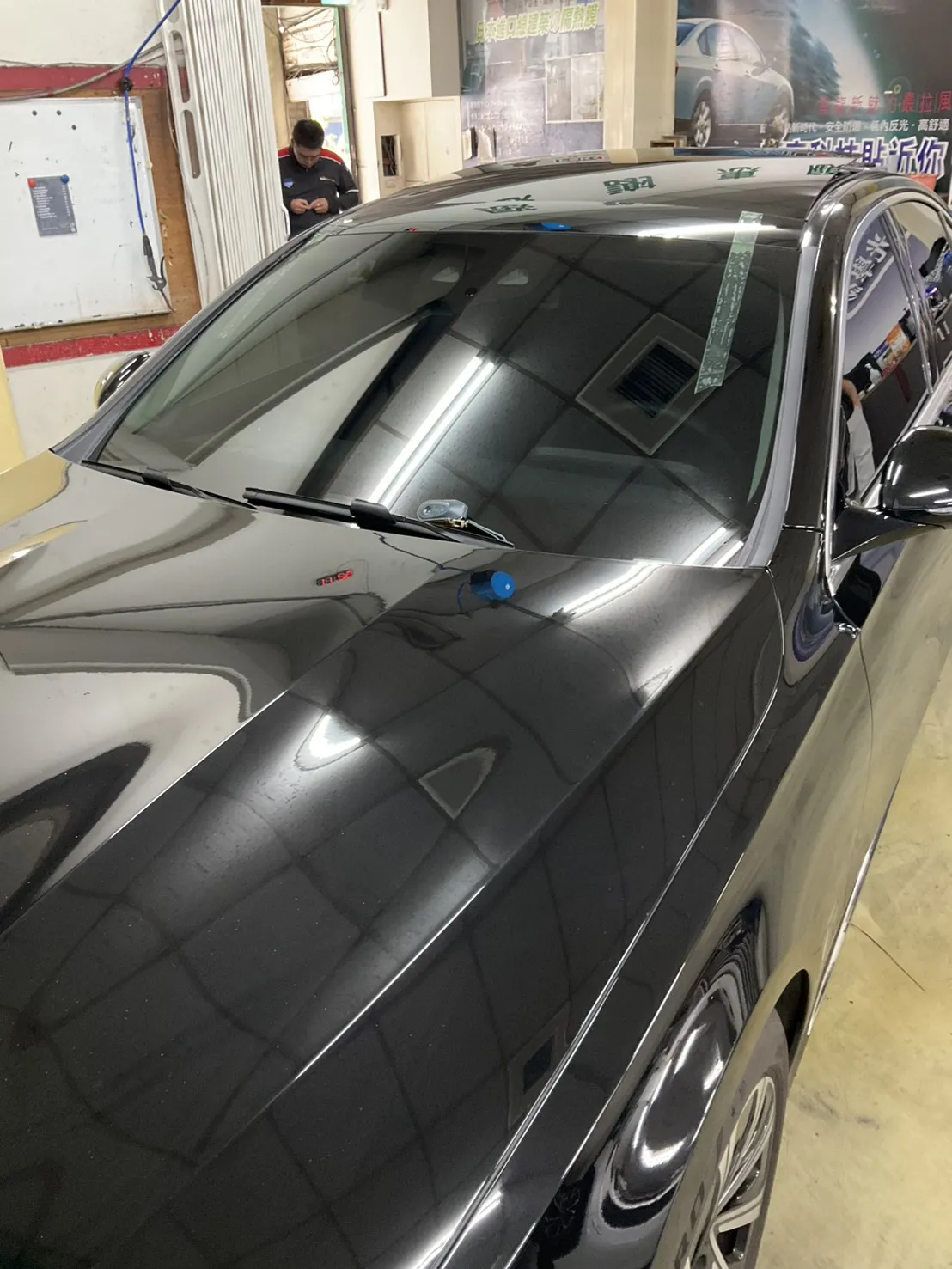 新款E300 214更換前擋玻璃正/貼隔熱膜 FSK