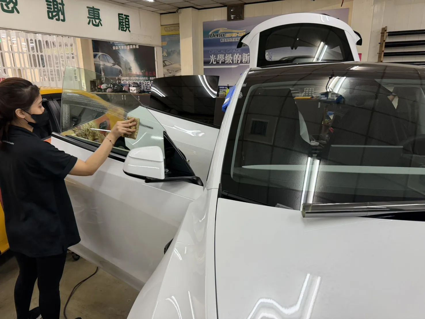 特斯拉新Y/符合法規貼AU黃金量子膜