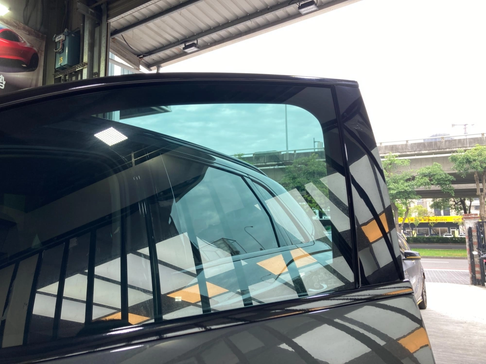 Q3 車頂架 窗框黑化 (3m) 內裝螢幕犀牛皮