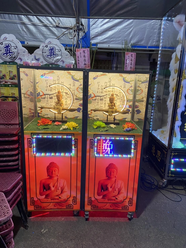 佛祖靈前燈