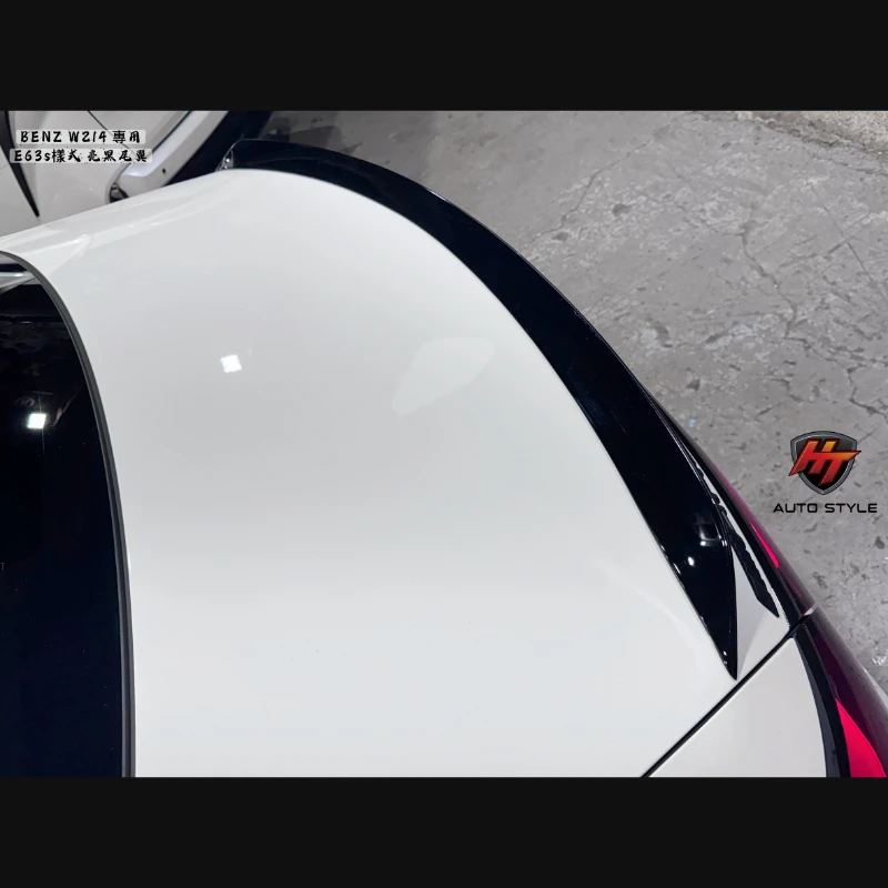 W214四門 專用 E63s樣式 亮黑尾翼 歡迎詢問