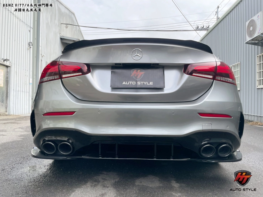 BENZ尾翼 V177 四門刀鋒亮黑尾翼