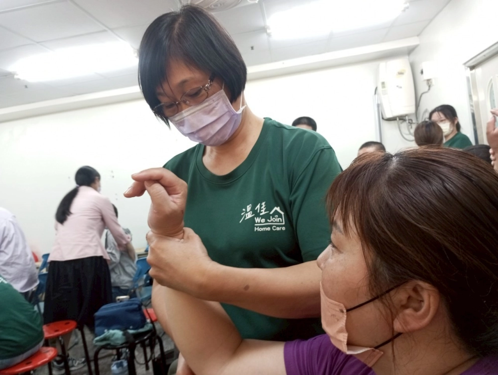 【114年5月】關節活動訓練技巧 #彰化長照機構 #員林長照機構 #長照3.0 #長照服務