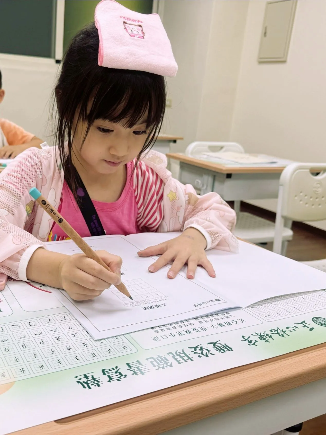 最近許多家長都來信來電關心小朋友的寫字的問題