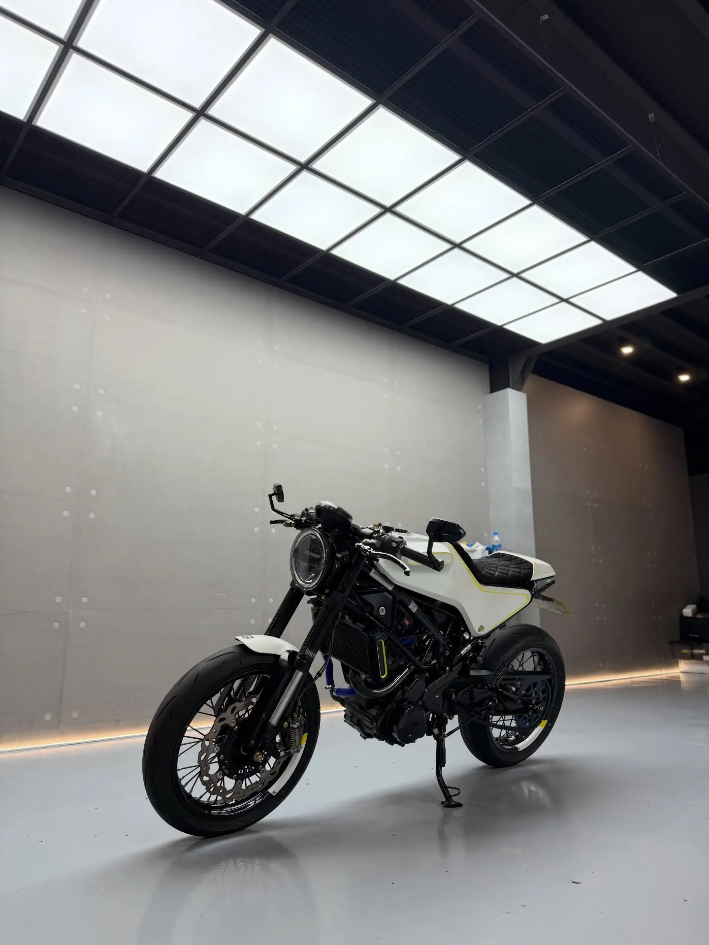 Husqvarna Vitpilen 401白箭