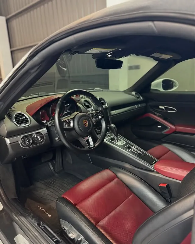 Porsche 718 Boxster 2.0T 敞篷