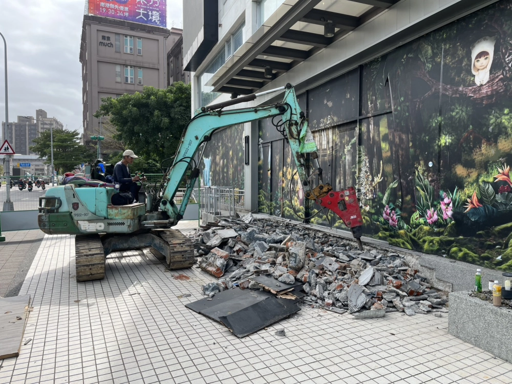 內湖行善路 超跑店樓梯打除清運｜台北打除清運｜台中拆除公司