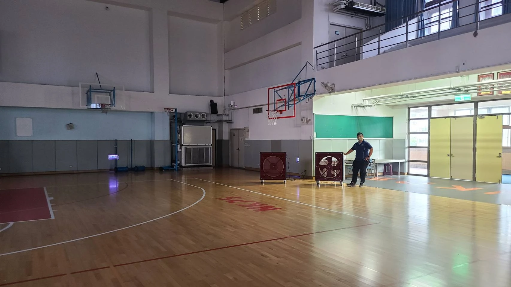 室內籃球場